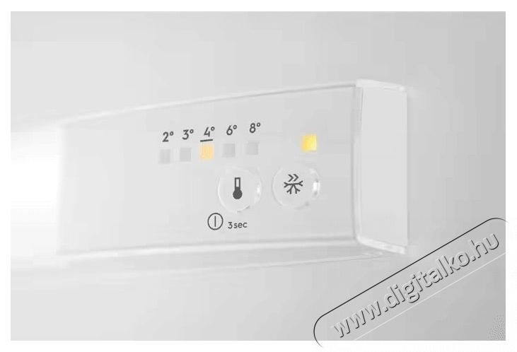 Electrolux LFB3AE82R Be&eacute;p&iacute;thető hűtőszekr&eacute;ny, 110 l, Elektronikus vez&eacute;rl&eacute;s, Megford&iacute;that&oacute; ajt&oacute;, E energiaoszt&aacute;ly, M 82 cm Konyhai term&eacute;kek - Hűtő, fagyaszt&oacute; (szabadon&aacute;ll&oacute;) - Mini hűtő / minib&aacute;r - 533300