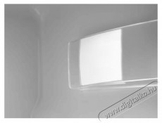 Electrolux LFB3AE82R Be&eacute;p&iacute;thető hűtőszekr&eacute;ny, 110 l, Elektronikus vez&eacute;rl&eacute;s, Megford&iacute;that&oacute; ajt&oacute;, E energiaoszt&aacute;ly, M 82 cm Konyhai term&eacute;kek - Hűtő, fagyaszt&oacute; (szabadon&aacute;ll&oacute;) - Mini hűtő / minib&aacute;r - 533300