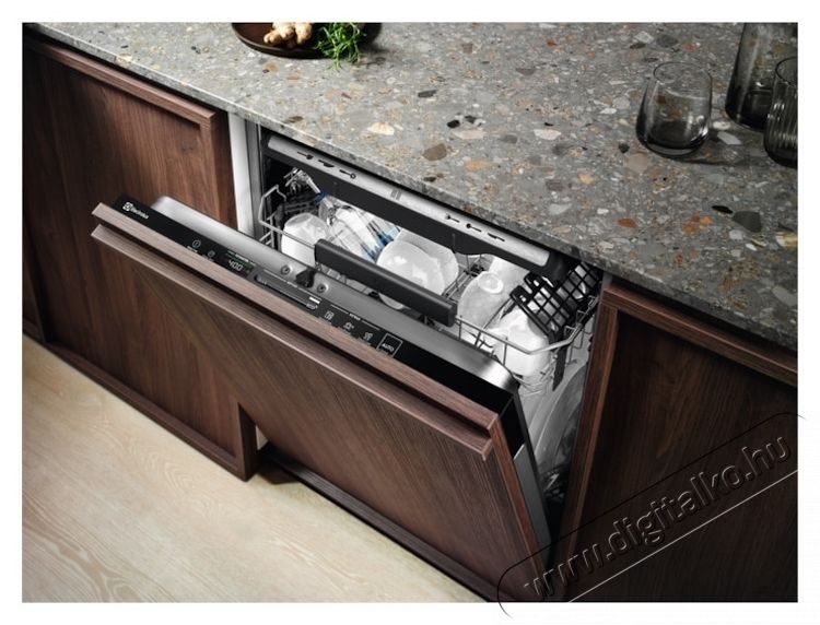 Electrolux KEGB9405L Be&eacute;p&iacute;thető mosogat&oacute;g&eacute;p, 15 ter&iacute;t&eacute;kes, 8 program, Inverter motor, C energiaoszt&aacute;ly, MaxiFlex, AirDry, QuickSelect, 60 cm Konyhai term&eacute;kek - Mosogat&oacute;g&eacute;p - Norm&aacute;l (60cm) be&eacute;p&iacute;thető mosogat&oacute;g&eacute;p - 533324