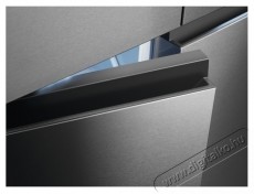 Electrolux ELT9VE52U0 Side by side hűtő, 522 l, NoFrost, E energiaoszt&aacute;ly, LCD kijelző, &Eacute;rint&eacute;svez&eacute;rl&eacute;s, LED vil&aacute;g&iacute;t&aacute;s, 190 cm, Rozsdamentes ac&eacute;l Konyhai term&eacute;kek - Hűtő, fagyaszt&oacute; (szabadon&aacute;ll&oacute;) - Amerikai t&iacute;pus&uacute; Side By Side hűtő - 535176