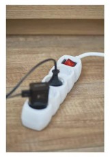Emos P1423R 4 aljzat 3méter 1,5mm2 kapcsolós hosszabbító Háztartás / Otthon / Kültér - Világítás / elektromosság - Hálózati elosztó / hosszabbító / adapter - 398881