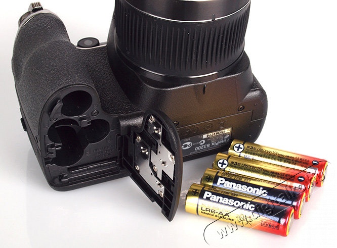 FujiFilm Fuji FinePix S3200 F&eacute;nyk&eacute;pezőg&eacute;p / kamera - Ultrazoom f&eacute;nyk&eacute;pezőg&eacute;p - K&ouml;zepes m&eacute;retű - 253384