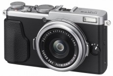 FujiFilm Fuji FinePix X70 - ez&uuml;st F&eacute;nyk&eacute;pezőg&eacute;p / kamera - Kompakt f&eacute;nyk&eacute;pezőg&eacute;p - F&eacute;lprofi tud&aacute;s&uacute; kompakt - 300228