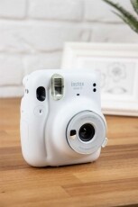 FujiFilm Instax Mini 11 instant fényképezőgép - fehér Fényképezőgép / kamera - Kompakt fényképezőgép - Analóg fényképezőgép - 361293