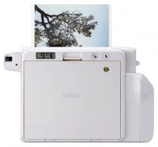 FujiFilm Instax Wide 300 feh&eacute;r instant f&eacute;nyk&eacute;pezőg&eacute;p F&eacute;nyk&eacute;pezőg&eacute;p / kamera - Kompakt f&eacute;nyk&eacute;pezőg&eacute;p - Norm&aacute;l tud&aacute;s&uacute; kompakt - 440208