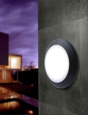 Fumagalli BERTA E27 kültéri falilámpa érzékelővel - fekete (1B2.000.000.AYPS7) Háztartás / Otthon / Kültér - Világítás / elektromosság - Kerti / kültéri lámpa - 369509