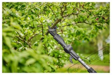 Gardena HighCut 360/18V P4A Akkumulátoros, teleszkópos ágvágó olló készlet Háztartás / Otthon / Kültér - Kültér / kerti termék / grill - Sövény / kézi fű és lomb vágó - 518717