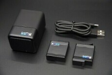 GoPro Dual akkumulátor töltő + akkumulátor HERO5 Black (AADBD-001) Fényképezőgép / kamera - Sport kamera tartozékok - Akkumulátor / töltő - 308934