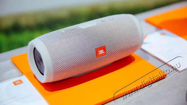 JBL Charge 4 Bluetooth hangszóró - szürke Audio-Video / Hifi / Multimédia - Hordozható, vezeték nélküli / bluetooth hangsugárzó - Hordozható, vezeték nélküli / bluetooth hangsugárzó - 346832