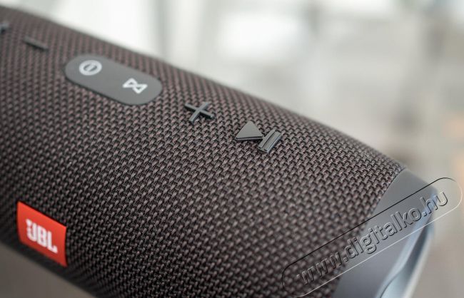 JBL Charge 3 Bluetooth hangszóró - fekete Audio-Video / Hifi / Multimédia - Hordozható, vezeték nélküli / bluetooth hangsugárzó - Hordozható, vezeték nélküli / bluetooth hangsugárzó - 304918