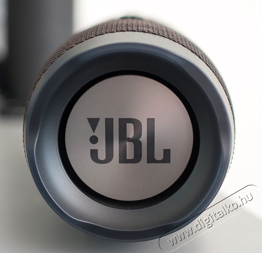 JBL Charge 3 Bluetooth hangszóró - fekete Audio-Video / Hifi / Multimédia - Hordozható, vezeték nélküli / bluetooth hangsugárzó - Hordozható, vezeték nélküli / bluetooth hangsugárzó - 304918
