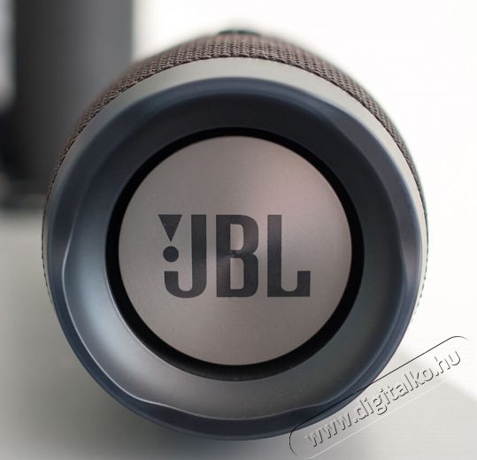 JBL Charge 3 Bluetooth hangszóró - fekete Audio-Video / Hifi / Multimédia - Hordozható, vezeték nélküli / bluetooth hangsugárzó - Hordozható, vezeték nélküli / bluetooth hangsugárzó - 304918