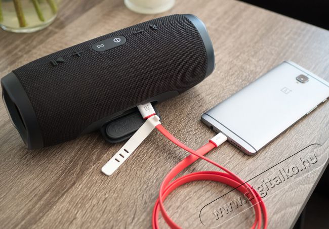 JBL Charge 3 Bluetooth hangszóró - fekete Audio-Video / Hifi / Multimédia - Hordozható, vezeték nélküli / bluetooth hangsugárzó - Hordozható, vezeték nélküli / bluetooth hangsugárzó - 304918