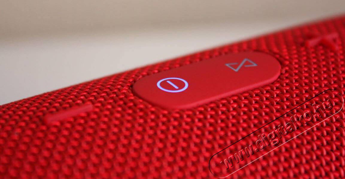 JBL Charge 3 Bluetooth hangszóró - piros Audio-Video / Hifi / Multimédia - Hordozható, vezeték nélküli / bluetooth hangsugárzó - Hordozható, vezeték nélküli / bluetooth hangsugárzó - 304917