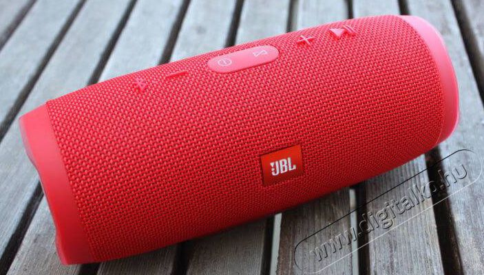 JBL Charge 3 Bluetooth hangszóró - piros Audio-Video / Hifi / Multimédia - Hordozható, vezeték nélküli / bluetooth hangsugárzó - Hordozható, vezeték nélküli / bluetooth hangsugárzó - 304917