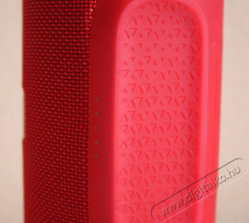 JBL Charge 3 Bluetooth hangszóró - piros Audio-Video / Hifi / Multimédia - Hordozható, vezeték nélküli / bluetooth hangsugárzó - Hordozható, vezeték nélküli / bluetooth hangsugárzó - 304917
