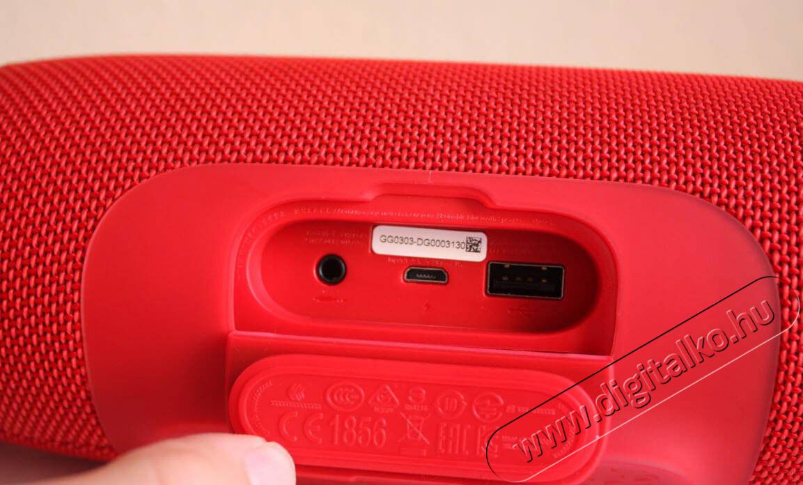 JBL Charge 3 Bluetooth hangszóró - piros Audio-Video / Hifi / Multimédia - Hordozható, vezeték nélküli / bluetooth hangsugárzó - Hordozható, vezeték nélküli / bluetooth hangsugárzó - 304917