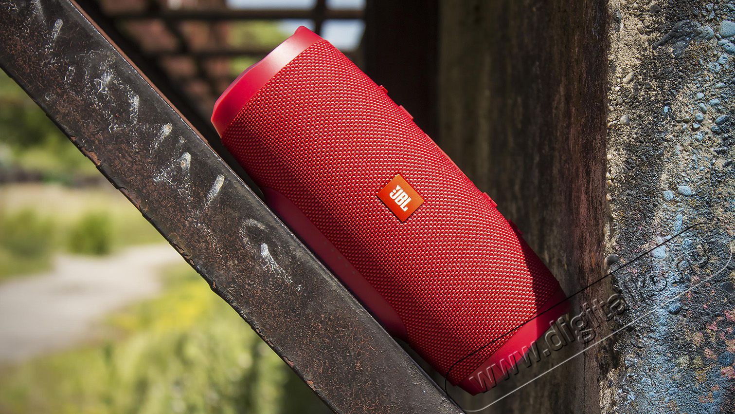 JBL Charge 3 Bluetooth hangszóró - piros Audio-Video / Hifi / Multimédia - Hordozható, vezeték nélküli / bluetooth hangsugárzó - Hordozható, vezeték nélküli / bluetooth hangsugárzó - 304917