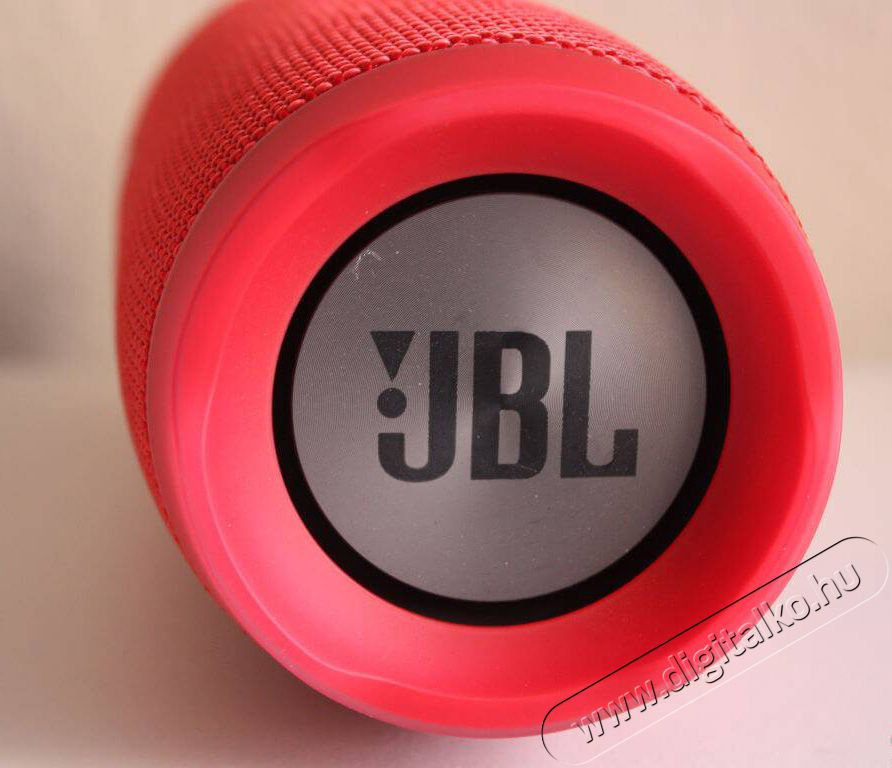 JBL Charge 3 Bluetooth hangszóró - piros Audio-Video / Hifi / Multimédia - Hordozható, vezeték nélküli / bluetooth hangsugárzó - Hordozható, vezeték nélküli / bluetooth hangsugárzó - 304917