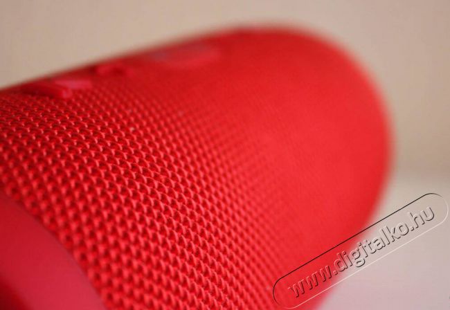 JBL Charge 3 Bluetooth hangszóró - piros Audio-Video / Hifi / Multimédia - Hordozható, vezeték nélküli / bluetooth hangsugárzó - Hordozható, vezeték nélküli / bluetooth hangsugárzó - 304917