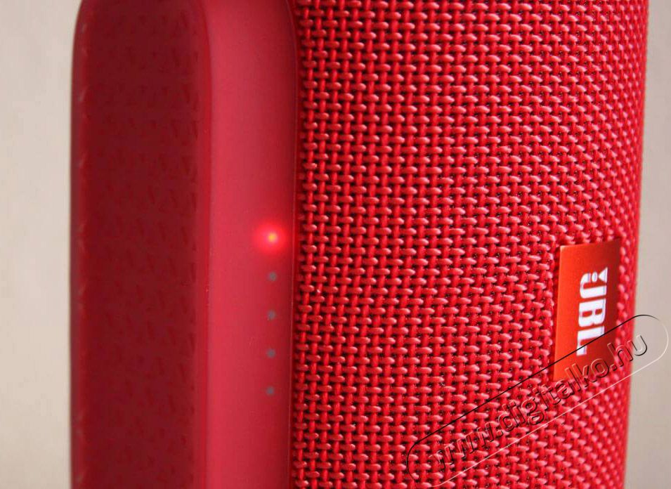 JBL Charge 3 Bluetooth hangszóró - piros Audio-Video / Hifi / Multimédia - Hordozható, vezeték nélküli / bluetooth hangsugárzó - Hordozható, vezeték nélküli / bluetooth hangsugárzó - 304917