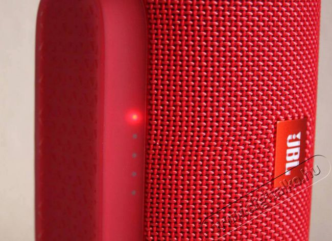 JBL Charge 3 Bluetooth hangszóró - piros Audio-Video / Hifi / Multimédia - Hordozható, vezeték nélküli / bluetooth hangsugárzó - Hordozható, vezeték nélküli / bluetooth hangsugárzó - 304917