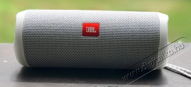 JBL Flip 4 Bluetooth hangszóró - fehér Audio-Video / Hifi / Multimédia - Hordozható, vezeték nélküli / bluetooth hangsugárzó - Hordozható, vezeték nélküli / bluetooth hangsugárzó - 315842