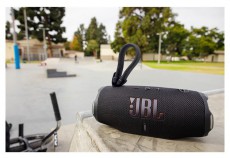 JBL Charge 6 Bluetooth hangszóró fekete Audio-Video / Hifi / Multimédia - Hordozható, vezeték nélküli / bluetooth hangsugárzó - Hordozható, vezeték nélküli / bluetooth hangsugárzó - 505167
