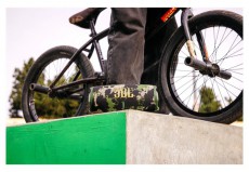 JBL Charge 6 terepszínű Bluetooth hangszóró Audio-Video / Hifi / Multimédia - Hordozható, vezeték nélküli / bluetooth hangsugárzó - Hordozható, vezeték nélküli / bluetooth hangsugárzó - 516285