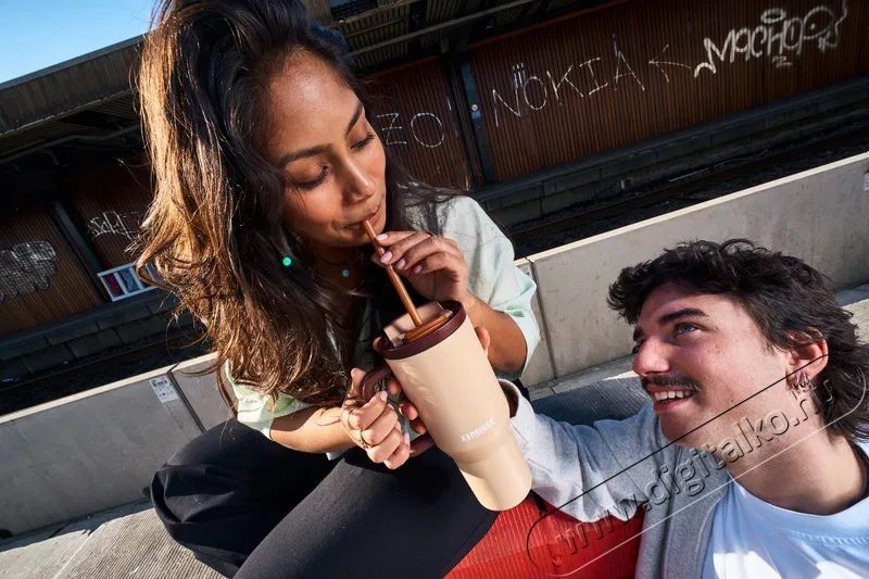 Kambukka  Rio Tumbler 950 ml Almond Dream thermo b&ouml;gre H&aacute;ztart&aacute;s / Otthon / K&uuml;lt&eacute;r - Egy&eacute;b h&aacute;ztart&aacute;si term&eacute;k - 525084