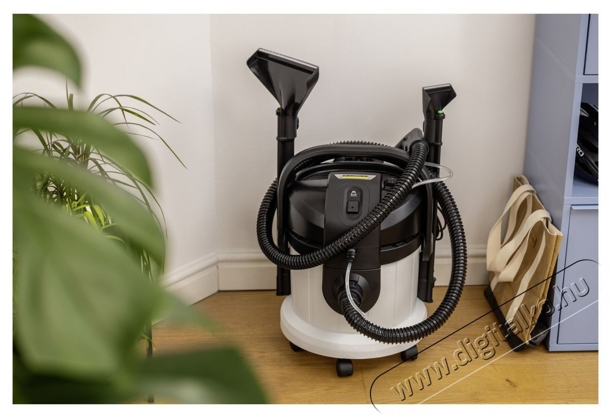 Karcher SE 4 PLUS 1.081-170.0 TAKAR&Iacute;T&Oacute;G&Eacute;P H&aacute;ztart&aacute;s / Otthon / K&uuml;lt&eacute;r - Porsz&iacute;v&oacute; / takar&iacute;t&oacute;g&eacute;p - Sz&aacute;raz-nedves takar&iacute;t&oacute;g&eacute;p - 513652