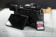 Kingston 256GB SD Canvas React (SDXC Class 10 UHS-I U3) (SDR/256GB) memória kártya Memória kártya / Pendrive - SD / SDHC / SDXC kártya - 337383