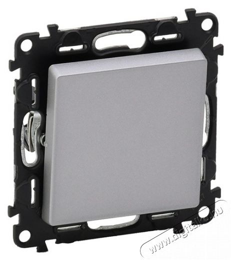 Legrand 752301 Valena Life aluminium egypólusú kapcsoló 10 AX Háztartás / Otthon / Kültér - Világítás / elektromosság - Hálózati elosztó / hosszabbító / adapter - 392437