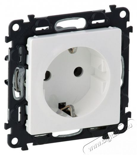 Legrand 753120 Valena Life fehér 2P+F csatlakozóaljzat gyermekvédelemmel Háztartás / Otthon / Kültér - Világítás / elektromosság - Hálózati elosztó / hosszabbító / adapter - 392330