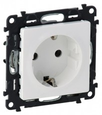 Legrand 753125 Valena Life fehér 2P+F csatlakozóaljzat Háztartás / Otthon / Kültér - Világítás / elektromosság - Hálózati elosztó / hosszabbító / adapter - 392331