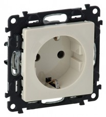 Legrand 753225 Valena Life elefántcsont 2P+F csatlakozóaljzat Háztartás / Otthon / Kültér - Világítás / elektromosság - Hálózati elosztó / hosszabbító / adapter - 392338