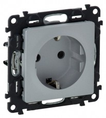 Legrand 753320 Valena Life aluminium 2P+F csatlakozóaljzat gyermekvédelemmel Háztartás / Otthon / Kültér - Világítás / elektromosság - Hálózati elosztó / hosszabbító / adapter - 392339