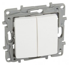 Legrand 764502 Niloé fehér kettős váltókapcsoló Háztartás / Otthon / Kültér - Világítás / elektromosság - Hálózati elosztó / hosszabbító / adapter - 392150