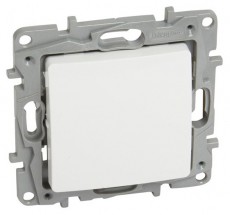 Legrand 764504 Niloé fehér Keresztkapcsoló Háztartás / Otthon / Kültér - Világítás / elektromosság - Hálózati elosztó / hosszabbító / adapter - 392151