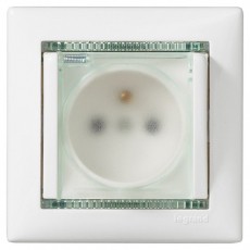 Legrand 774220 Valena fehér 2P+F IP44 csatlakozóaljzat csapófedéllel Háztartás / Otthon / Kültér - Világítás / elektromosság - Hálózati elosztó / hosszabbító / adapter - 392105