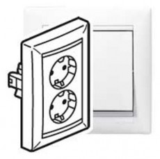 Legrand 774400 Valena fehér 2x2P+F kettős csatlakozóaljzat Háztartás / Otthon / Kültér - Világítás / elektromosság - Hálózati elosztó / hosszabbító / adapter - 392372