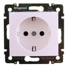 Legrand 774420 Valena fehér 2P+F csatlakozóaljzat Háztartás / Otthon / Kültér - Világítás / elektromosság - Hálózati elosztó / hosszabbító / adapter - 392180