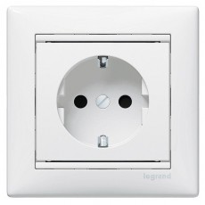 Legrand 774421 Valena fehér 2P+F földelt csatlakozóaljzat gyermekvédelemmel Háztartás / Otthon / Kültér - Világítás / elektromosság - Hálózati elosztó / hosszabbító / adapter - 392184