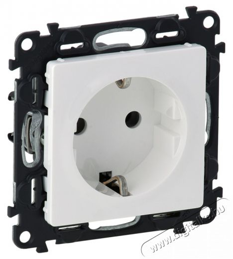 Legrand 753121 Valena Life fehér 2P+F csatlakozóaljzat Háztartás / Otthon / Kültér - Világítás / elektromosság - Hálózati elosztó / hosszabbító / adapter - 392332