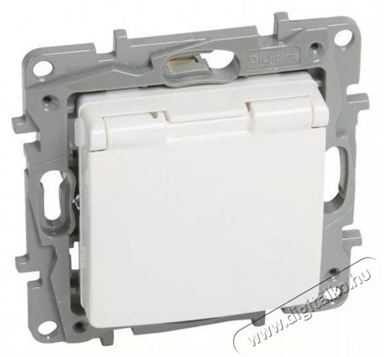 Legrand 764532 Niloé csapófedeles gyermekvédelemmel fehér 2P+F aljzat Háztartás / Otthon / Kültér - Világítás / elektromosság - Hálózati elosztó / hosszabbító / adapter - 392170