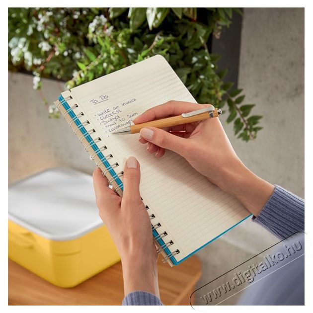 Leitz COSY Soft touch B5 nyugodt k&eacute;k vonalas spir&aacute;lf&uuml;zet Iroda &eacute;s sz&aacute;m&iacute;t&aacute;stechnika - Egy&eacute;b sz&aacute;m&iacute;t&aacute;stechnikai term&eacute;k - 396190