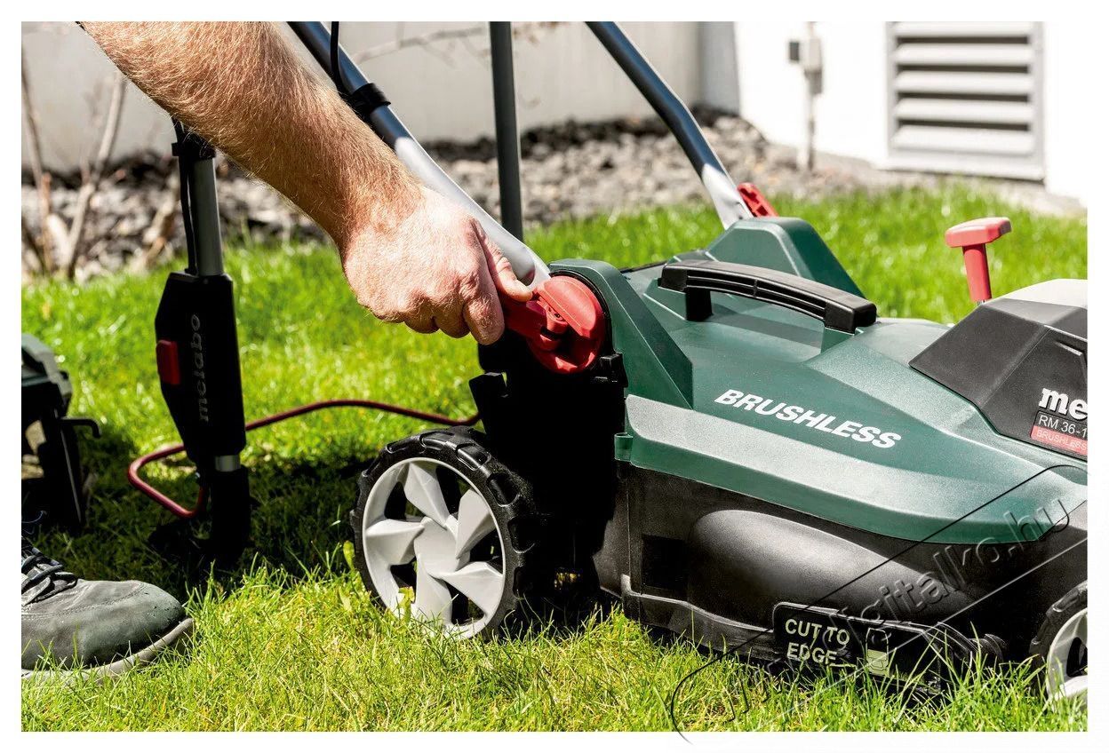 Metabo RM 36-18 LTX BL 36 2x5,2 Ah akkumul&aacute;toros fűny&iacute;r&oacute; H&aacute;ztart&aacute;s / Otthon / K&uuml;lt&eacute;r - K&uuml;lt&eacute;r / kerti term&eacute;k / grill - Fűny&iacute;r&oacute; / gyeplaz&iacute;t&oacute; - 521649