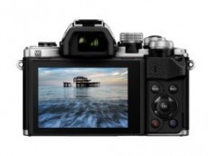 Olympus E-M10 II + 14-42mm EZ - ez&uuml;st/ez&uuml;st F&eacute;nyk&eacute;pezőg&eacute;p / kamera - MILC cser&eacute;lhető objekt&iacute;ves kompakt f&eacute;nyk&eacute;pezőg&eacute;p - 295359