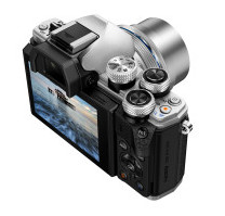 Olympus E-M10 II + 14-42mm EZ - ez&uuml;st/ez&uuml;st F&eacute;nyk&eacute;pezőg&eacute;p / kamera - MILC cser&eacute;lhető objekt&iacute;ves kompakt f&eacute;nyk&eacute;pezőg&eacute;p - 295359