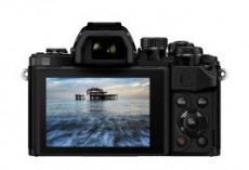Olympus E-M10 II + 14-42mm EZ - fekete/fekete F&eacute;nyk&eacute;pezőg&eacute;p / kamera - MILC cser&eacute;lhető objekt&iacute;ves kompakt f&eacute;nyk&eacute;pezőg&eacute;p - 295360